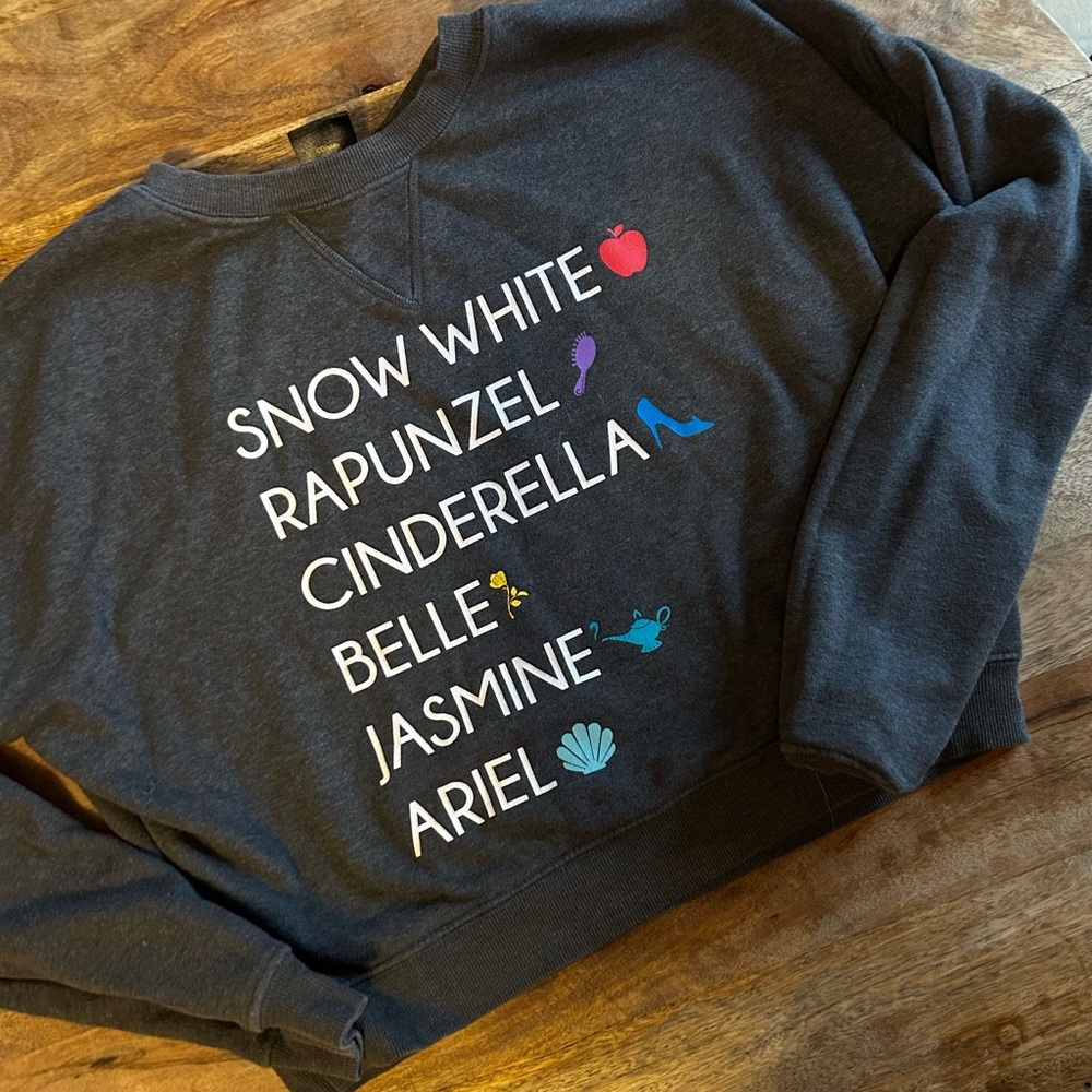 Disney Princess cropped crew size small
